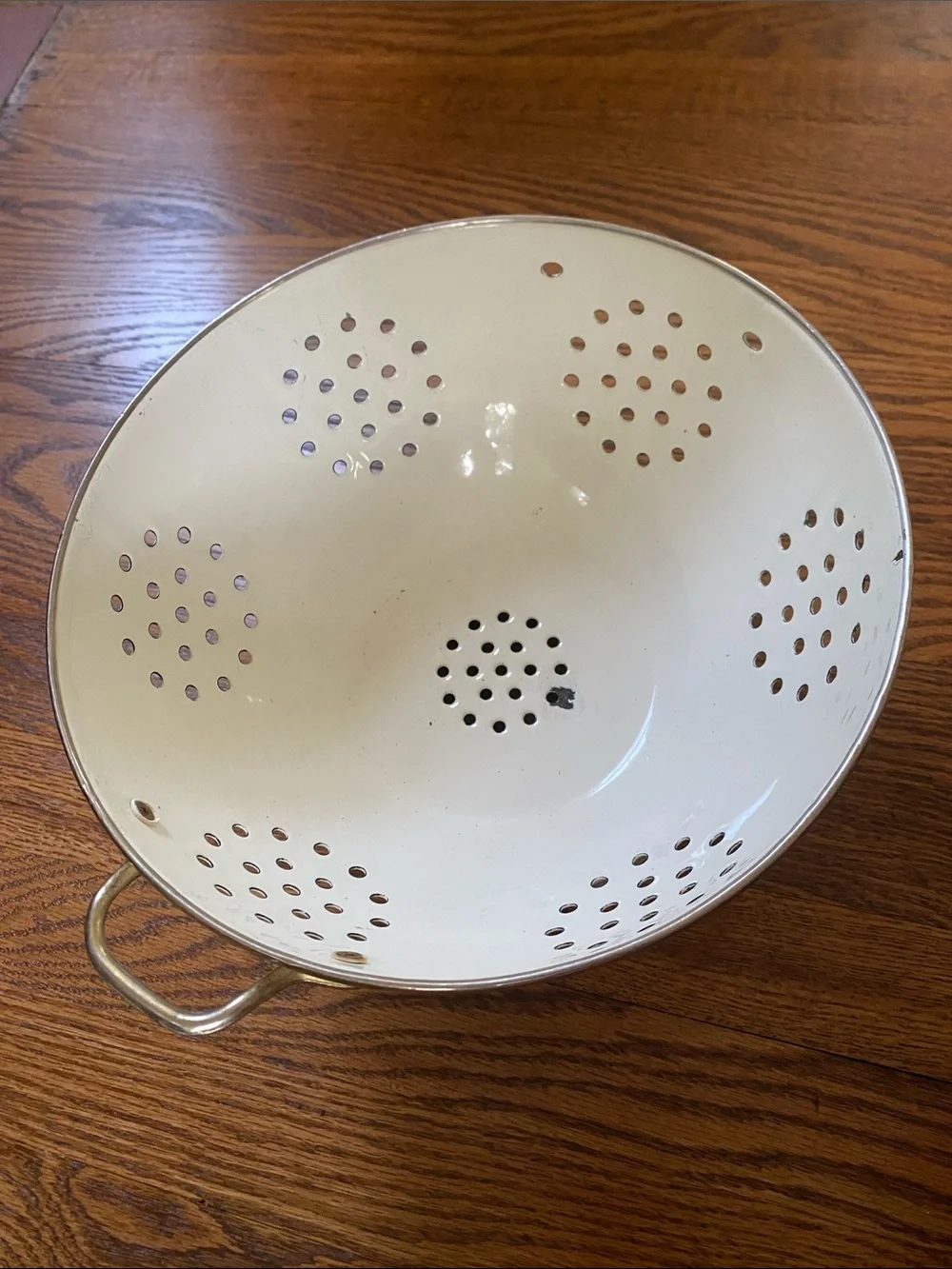 🍇 Vintage Fruit Pattern Cream Colored Metal Colander